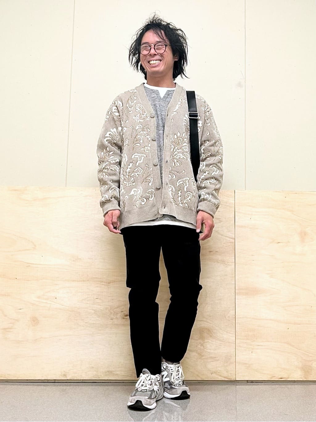 KENJI Iさんの「THE SHOP TK｜【オールシーズン穿ける！】7DAYSストレッチへリンボンパンツ　ON&hArr;OFF兼用」を使ったコーディネート