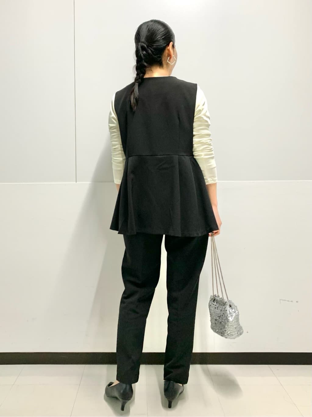 づっきーさんの「OPAQUE.CLIP｜◆《通勤対応／セットアップ対応》ペプラムジレ【洗濯機洗い可】」を使ったコーディネート