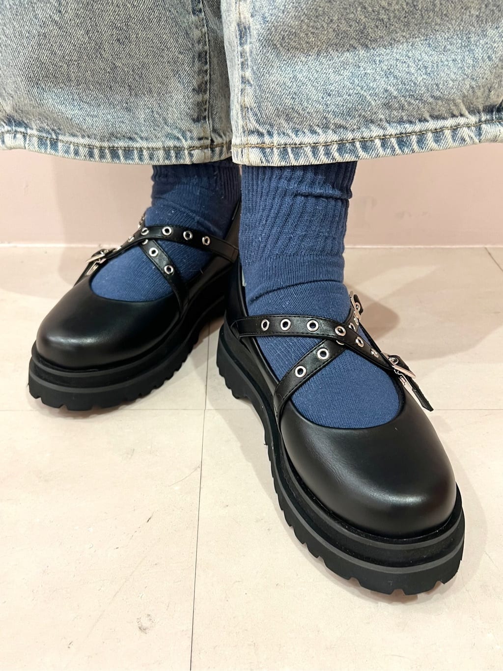 TAKAさんの「ESPERANZA｜グロメットクロスストラップスニーカー」を使ったコーディネート