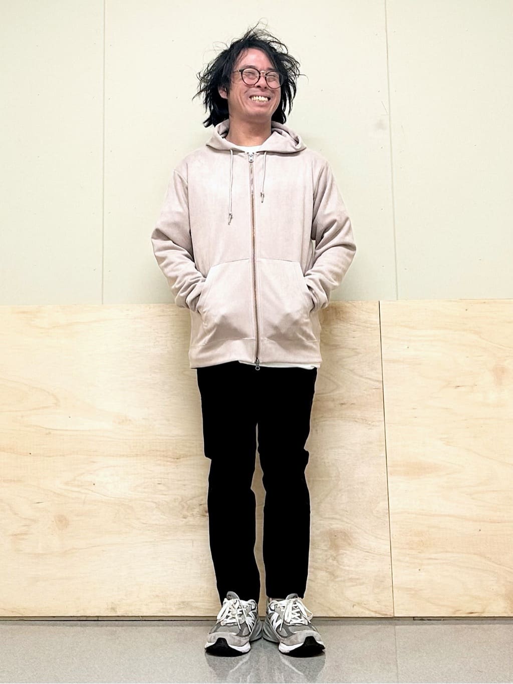 KENJI Iさんの「THE SHOP TK｜【オールシーズン穿ける！】7DAYSストレッチへリンボンパンツ　ON&hArr;OFF兼用」を使ったコーディネート