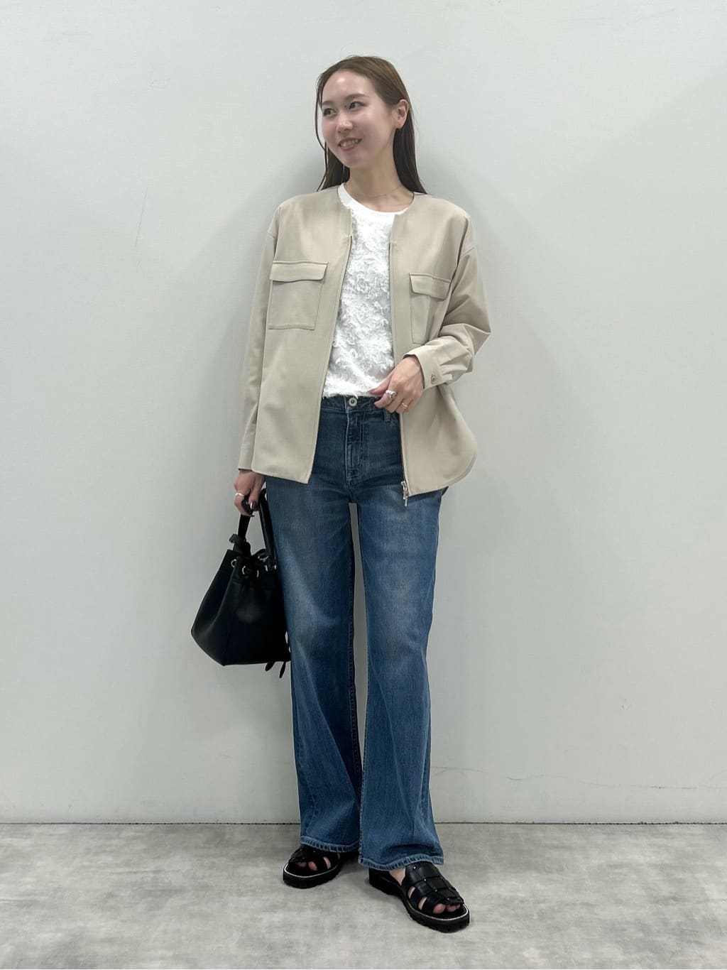 mitsukiさんの「INDIVI｜【褒められデニム】ワイドストレート デニムパンツ」を使ったコーディネート