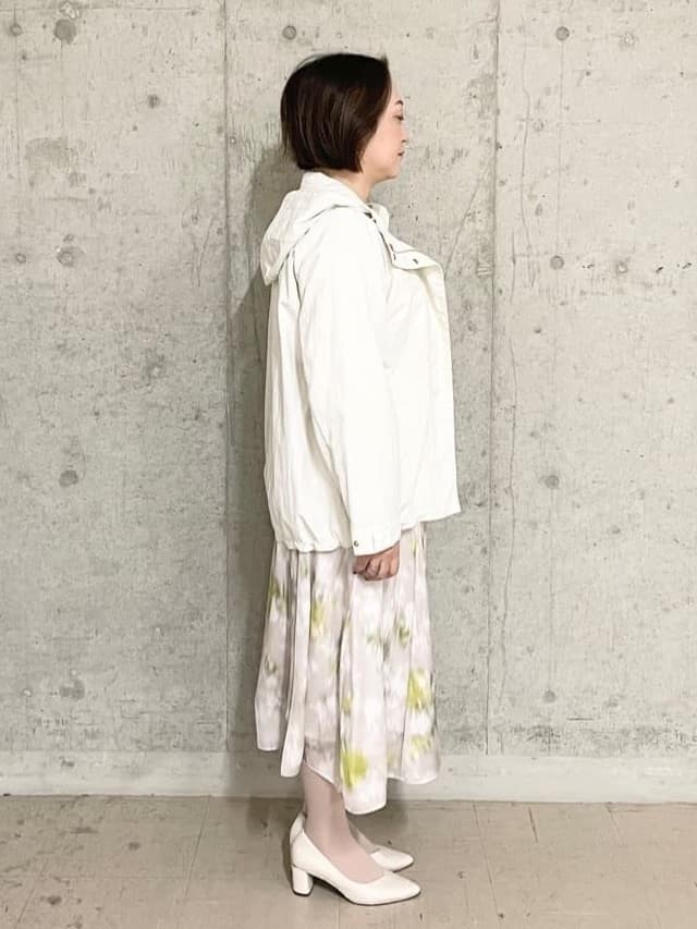 Misatoさんの「UNTITLED｜◆【後ろウエストゴム/花柄】ぼかしフラワー プリントスカート」を使ったコーディネート
