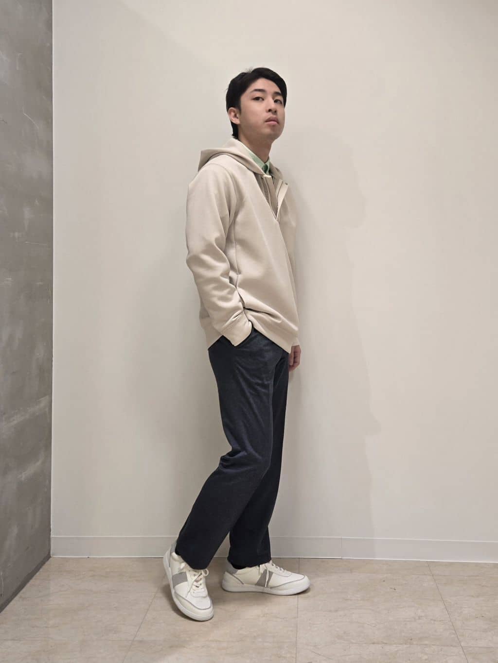 白木駆さんの「TAKEO KIKUCHI｜【抗菌防臭/シーズンレス】シアサッカー ジャージシャツ」を使ったコーディネート