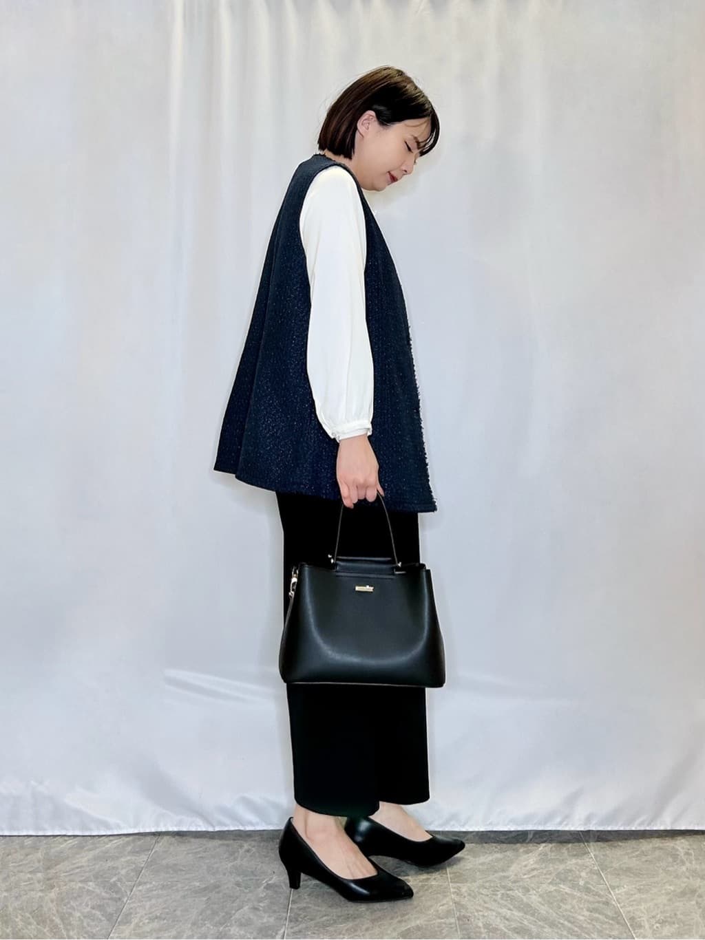 ネリさんの「SHOO･LA･RUE｜【通勤/デイリー/セットアップ可】マルチに使える カットジョーゼット ワイドパンツ」を使ったコーディネート