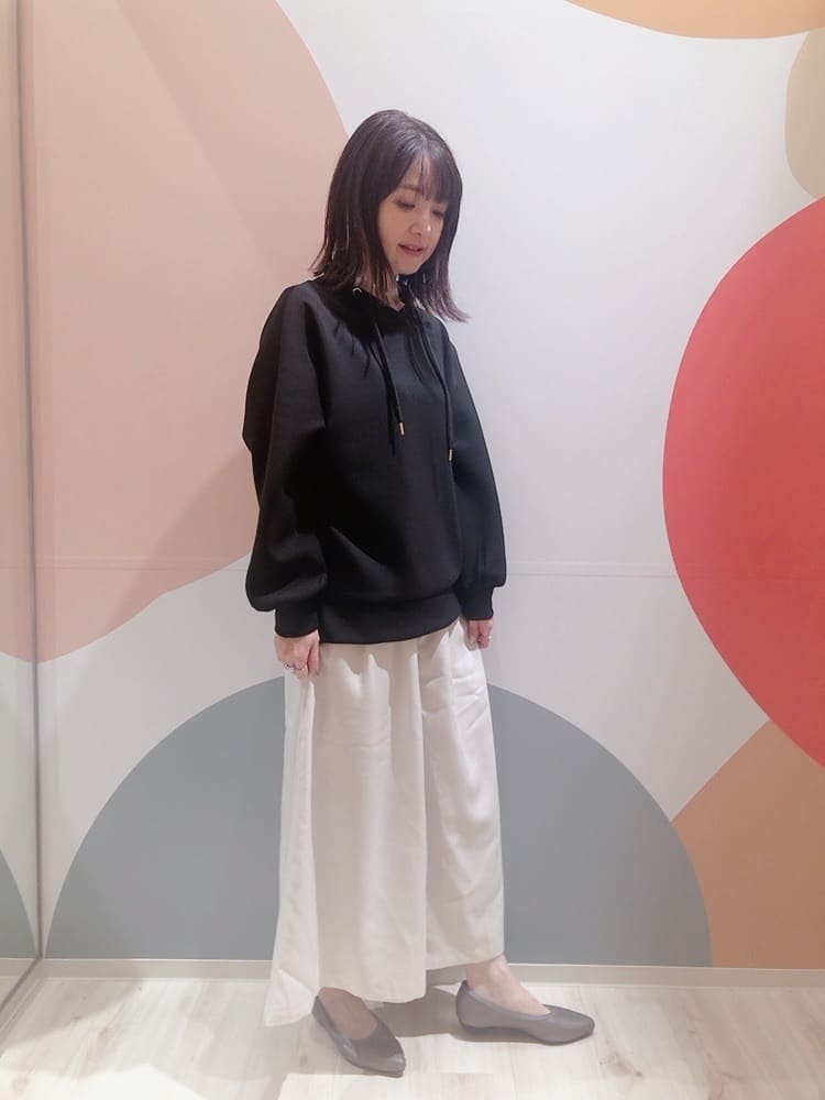 長女さんの「SHOO･LA･RUE｜◆ストレッチアーモンドトゥパンプス」を使ったコーディネート