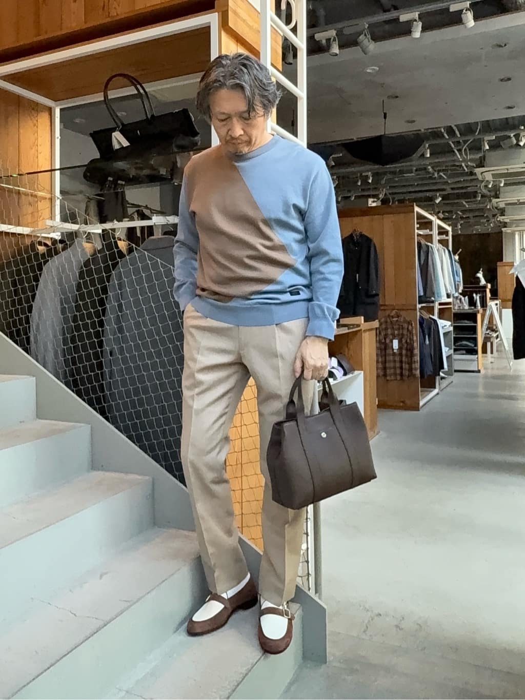 デザイナーTAKEman さんの「TAKEO KIKUCHI｜◆【便利なサイズ感】ドライビング　トートバッグ」を使ったコーディネート