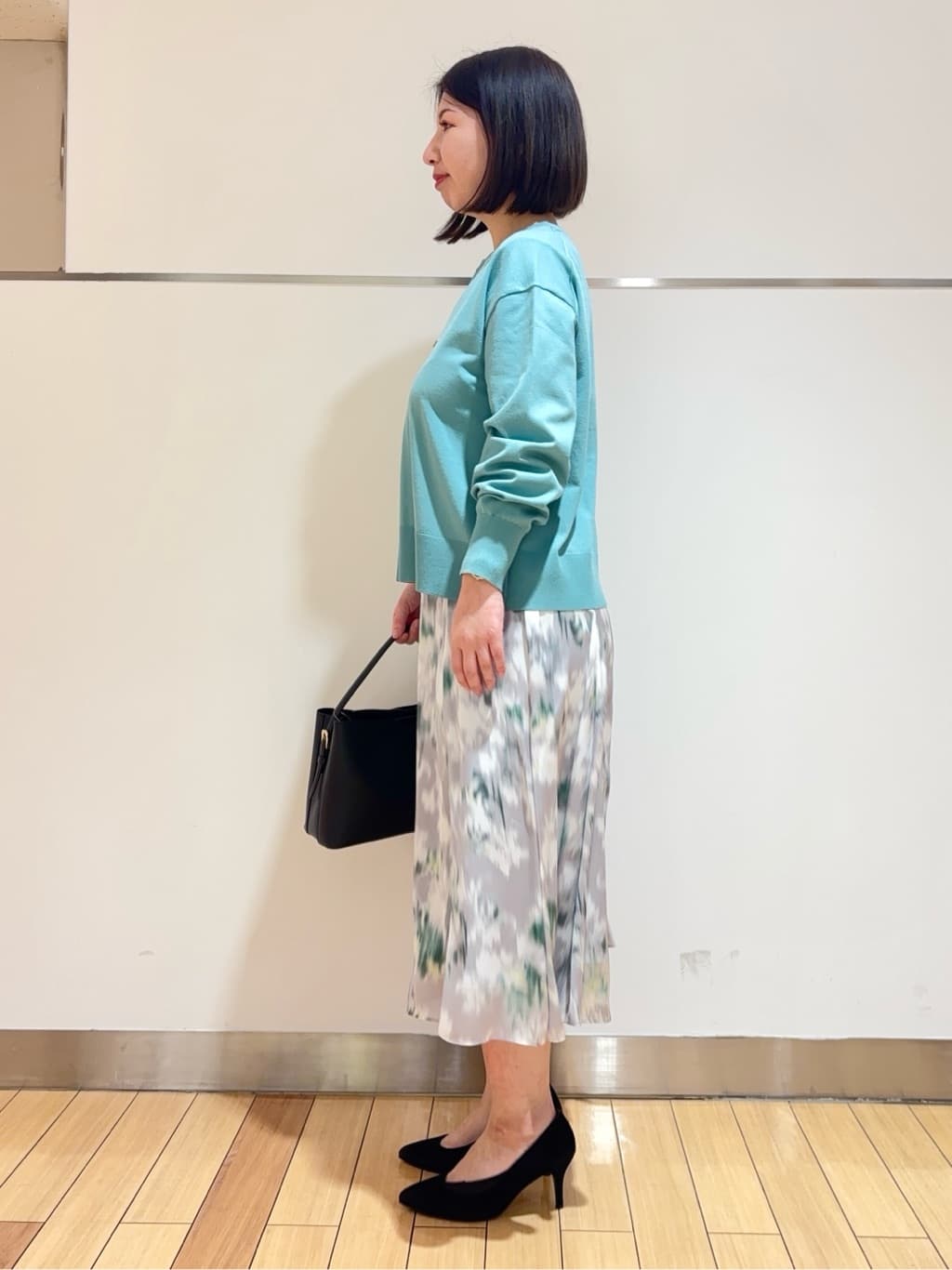 MIKIKOさんの「UNTITLED｜◆【後ろウエストゴム/花柄】ぼかしフラワー プリントスカート」を使ったコーディネート