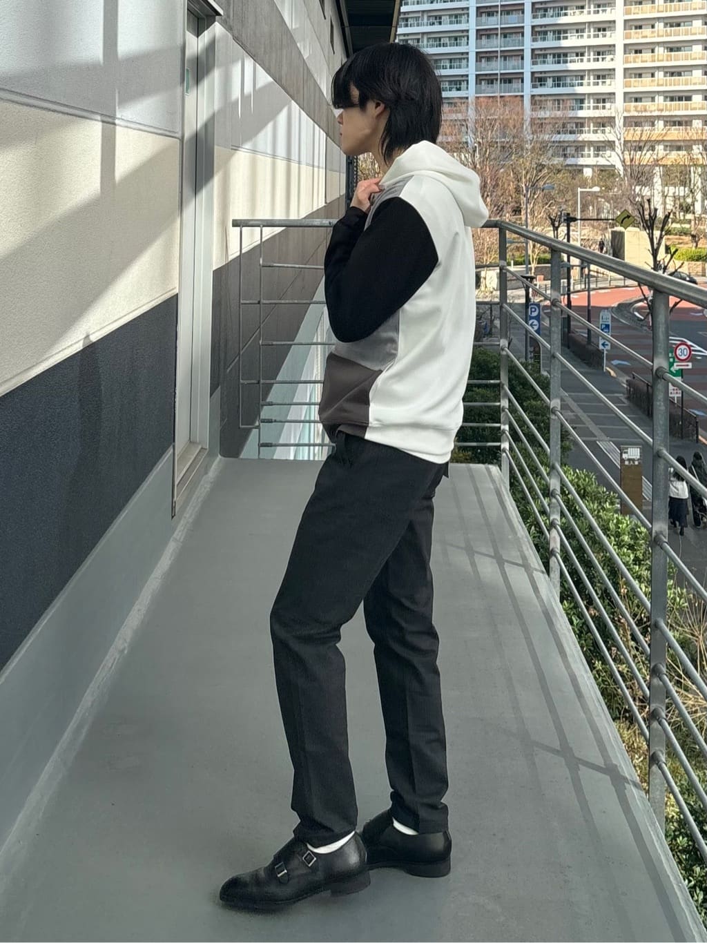 うらしーさんの「THE SHOP TK｜【オールシーズン穿ける！】7DAYSストレッチへリンボンパンツ　ON&hArr;OFF兼用」を使ったコーディネート