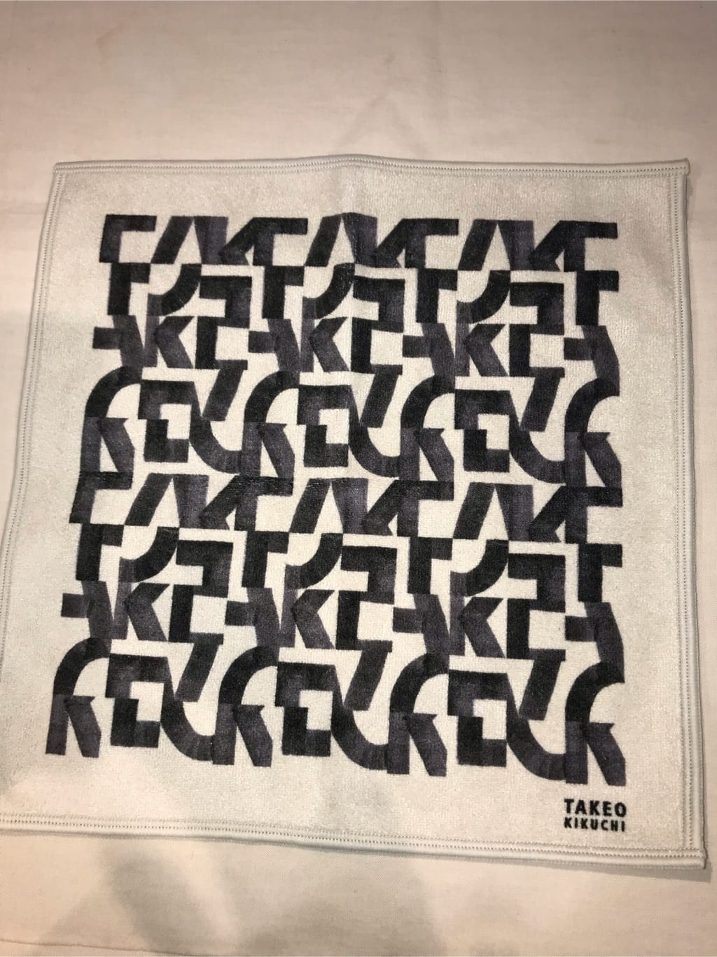 じゅんさんの「TAKEO KIKUCHI｜◆パズル柄フォンカチ」を使ったコーディネート