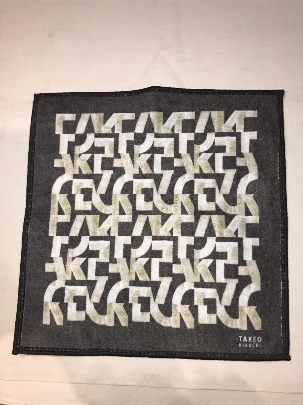 じゅんさんの「TAKEO KIKUCHI｜◆パズル柄フォンカチ」を使ったコーディネート