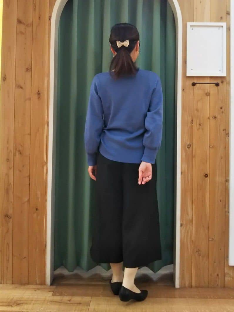 ショーコラさんの「SHOO･LA･RUE｜◆【S-LL/セットアップ可】インせず着られる さらっとなめらかニット」を使ったコーディネート