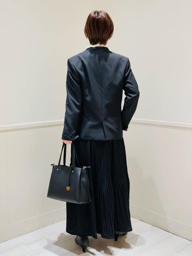 あきさんの「SHOO･LA･RUE｜◆【S-3L/洗える/セレモニー】さらり軽やか フリルスタンドカラーブラウス」を使ったコーディネート