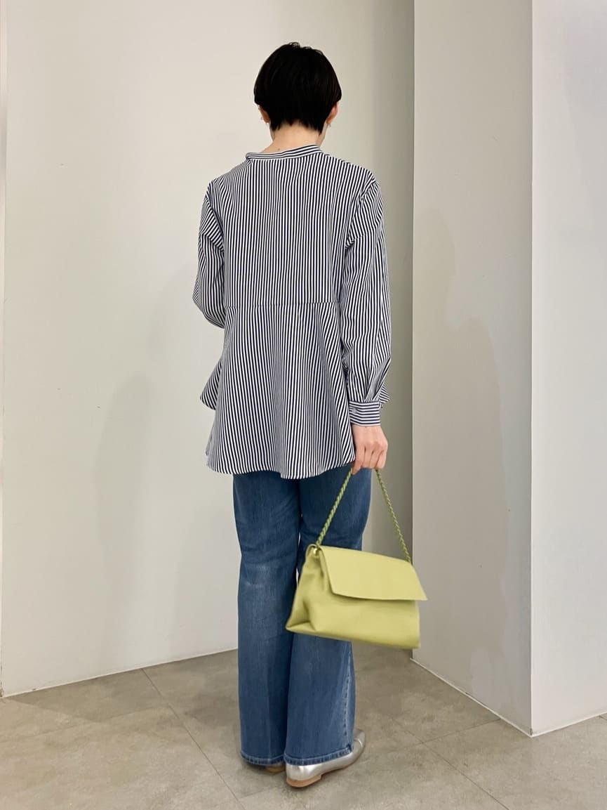 KUROさんの「grove｜◆ペプラムスタンドネックシャツ」を使ったコーディネート