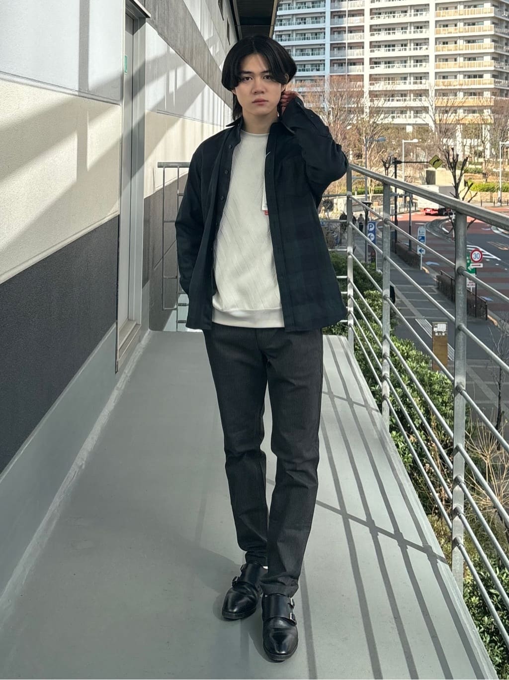 うらしーさんの「THE SHOP TK｜【オールシーズン穿ける！】7DAYSストレッチへリンボンパンツ　ON&hArr;OFF兼用」を使ったコーディネート