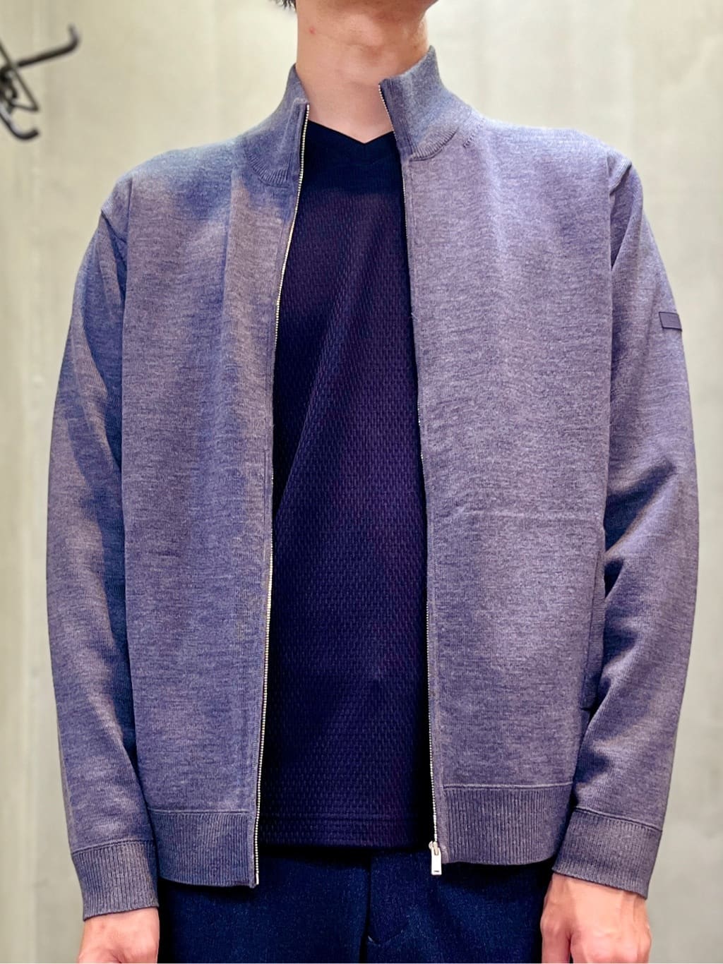mutoさんの「TAKEO KIKUCHI｜【DOWN FABRIC】ダウンファブリック ドレスパンツ / セットアップ対応」を使ったコーディネート
