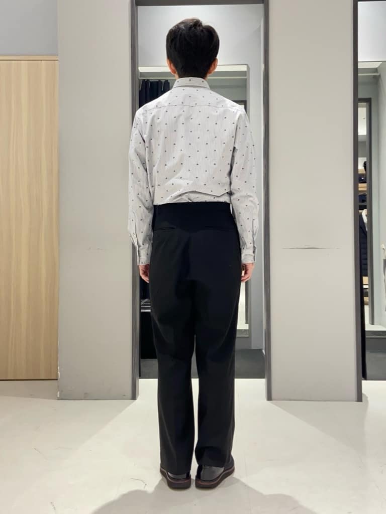 わいずみさんの「TAKEO KIKUCHI｜ハットモチーフ ジャカード ストライプ シャツ」を使ったコーディネート
