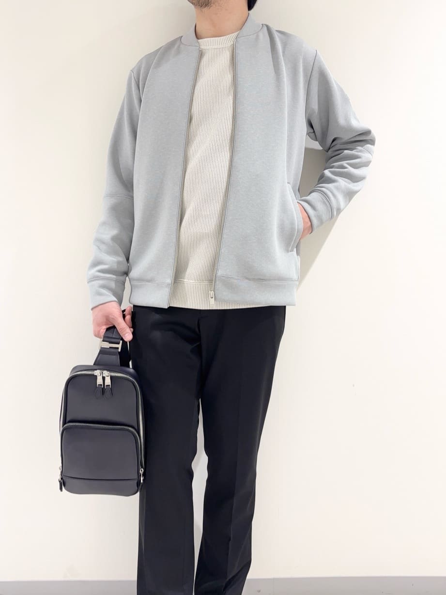 及川さんの「TAKEO KIKUCHI｜【ONOFF対応】TRダブルニット ストレッチパンツ」を使ったコーディネート