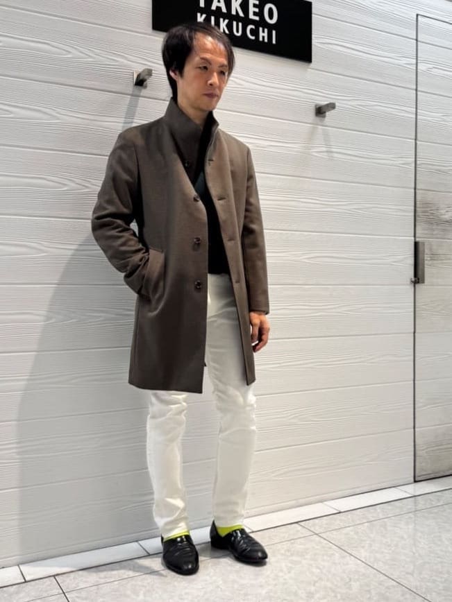 井出恭輔さんの「TAKEO KIKUCHI｜【ウールカシミヤブレンド】ビーバー調 スタンドカラー コート」を使ったコーディネート