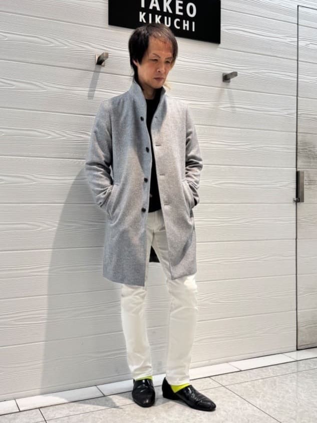 井出恭輔さんの「TAKEO KIKUCHI｜【ウールカシミヤブレンド】ビーバー調 スタンドカラー コート」を使ったコーディネート