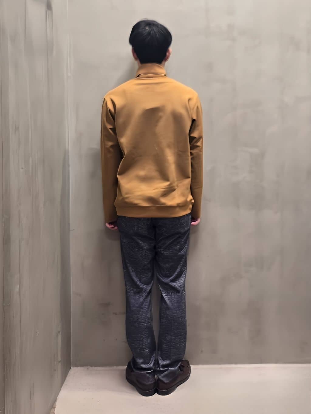 白木駆さんの「TAKEO KIKUCHI｜【ONOFF対応】TRダブルニット ストレッチパンツ」を使ったコーディネート