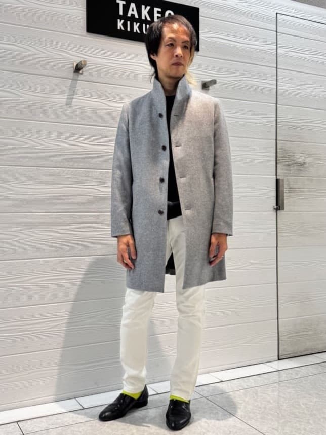 井出恭輔さんの「TAKEO KIKUCHI｜【ウールカシミヤブレンド】ビーバー調 スタンドカラー コート」を使ったコーディネート