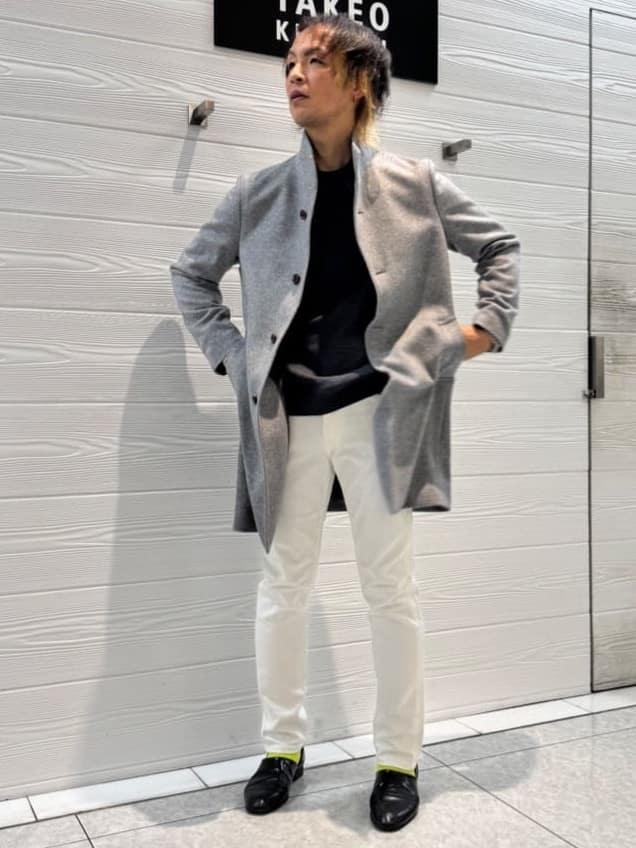 井出恭輔さんの「TAKEO KIKUCHI｜【ウールカシミヤブレンド】ビーバー調 スタンドカラー コート」を使ったコーディネート