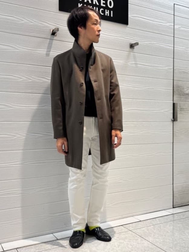 井出恭輔さんの「TAKEO KIKUCHI｜【ウールカシミヤブレンド】ビーバー調 スタンドカラー コート」を使ったコーディネート
