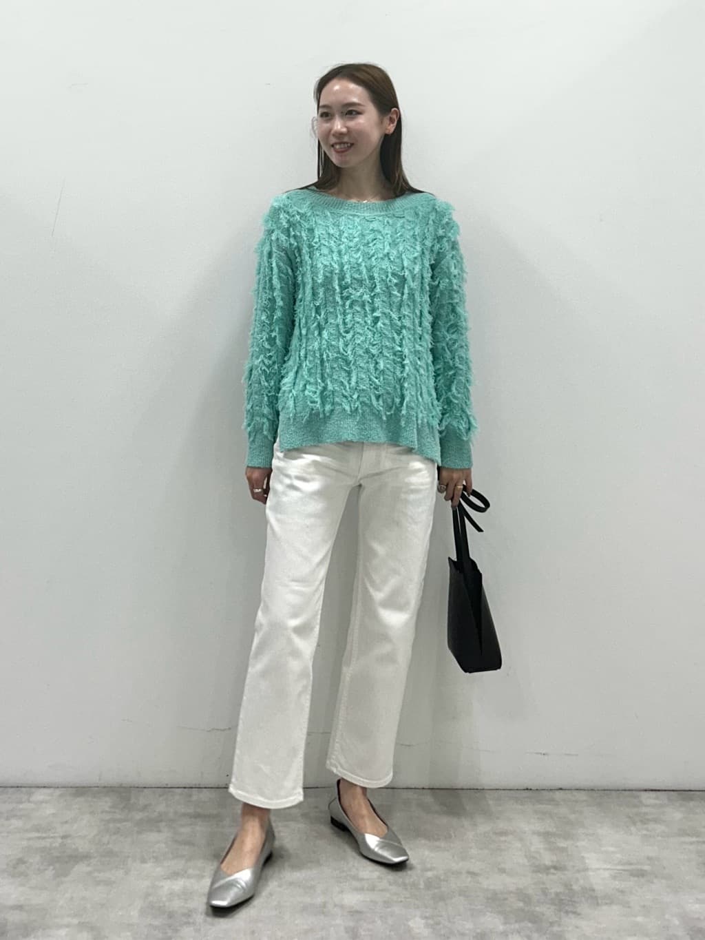 mitsukiさんの「INDIVI｜【褒められデニム】スリムストレート デニムパンツ」を使ったコーディネート