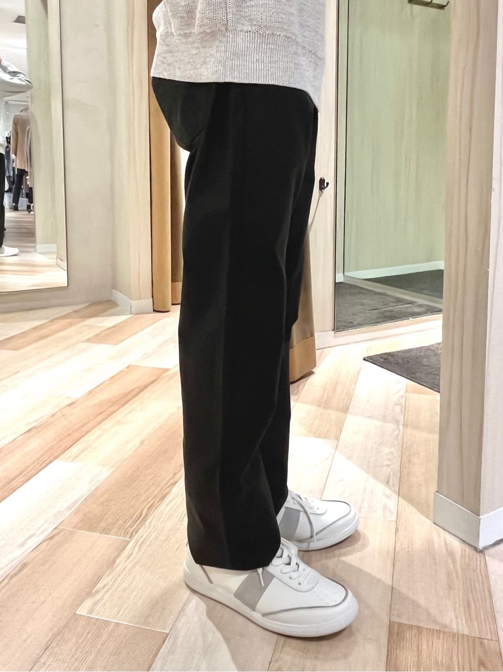 URAさんの「TAKEO KIKUCHI｜【Made in JAPAN】播州織 ストレッチ パンツ」を使ったコーディネート