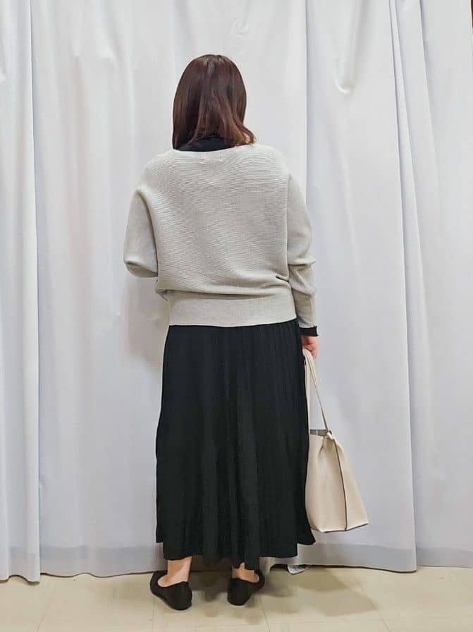 かなさんの「SHOO･LA･RUE｜◆【セレモニーにも】ひらりと揺れる上品シルエット サテンプリーツスカート」を使ったコーディネート