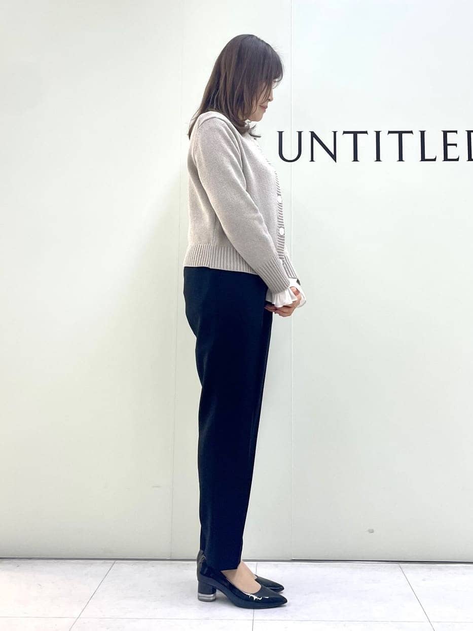 Sakaiさんの「UNTITLED｜◆【光沢感/フリル袖/前開き】バンドカラーギャザーブラウス」を使ったコーディネート