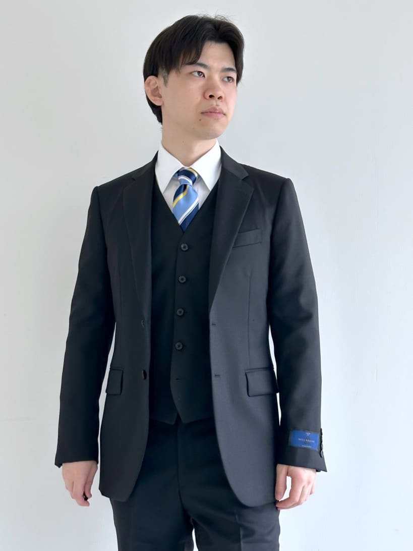 イッシーさんの「TAKEO KIKUCHI｜【冠婚葬祭】無地 サージスーツ/3ピース対応可」を使ったコーディネート