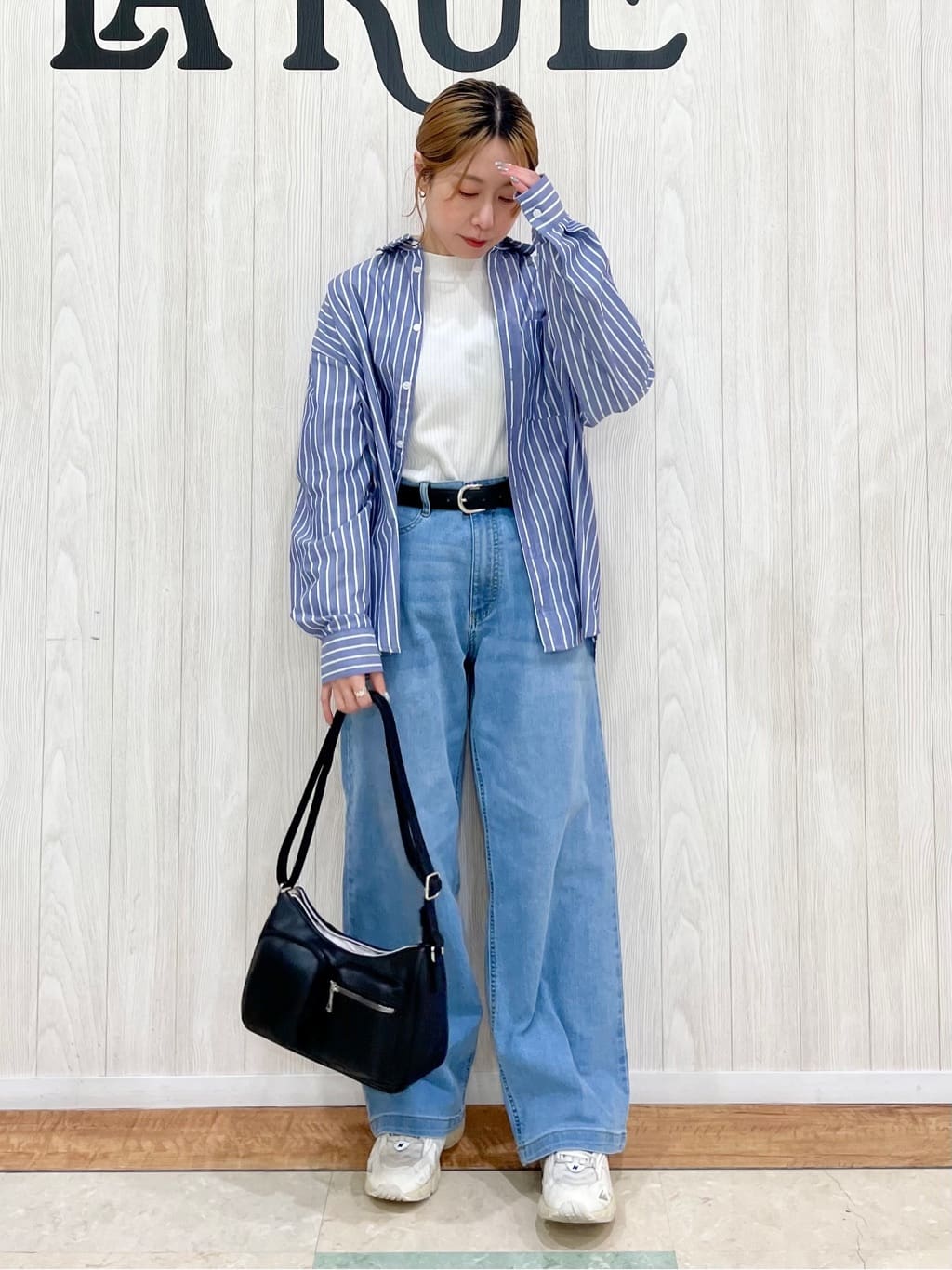 うずまきさんの「SHOO･LA･RUE｜◆【洗える/S-LL】シーズン問わず合わせやすい ベーシックカラーシャツ」を使ったコーディネート