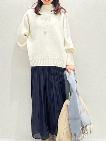 Miwaさんの「UNTITLED｜トリプルワントップペンダント」を使ったコーディネート