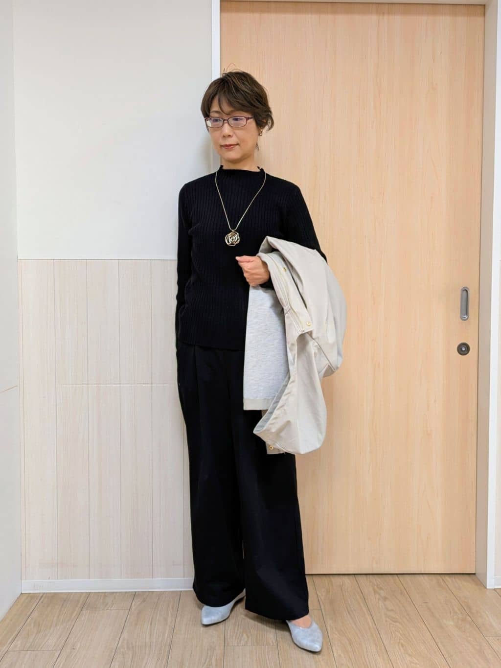 YuAさんの「SHOO･LA･RUE｜◆ストレッチアーモンドトゥパンプス」を使ったコーディネート