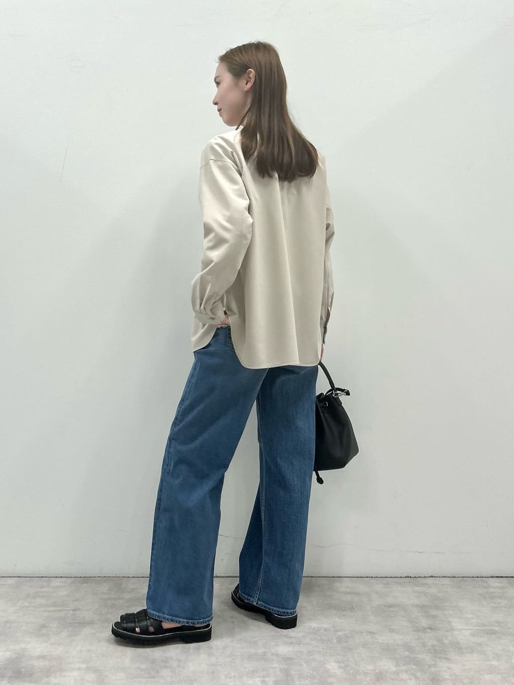 mitsukiさんの「INDIVI｜【褒められデニム】ワイドストレート デニムパンツ」を使ったコーディネート