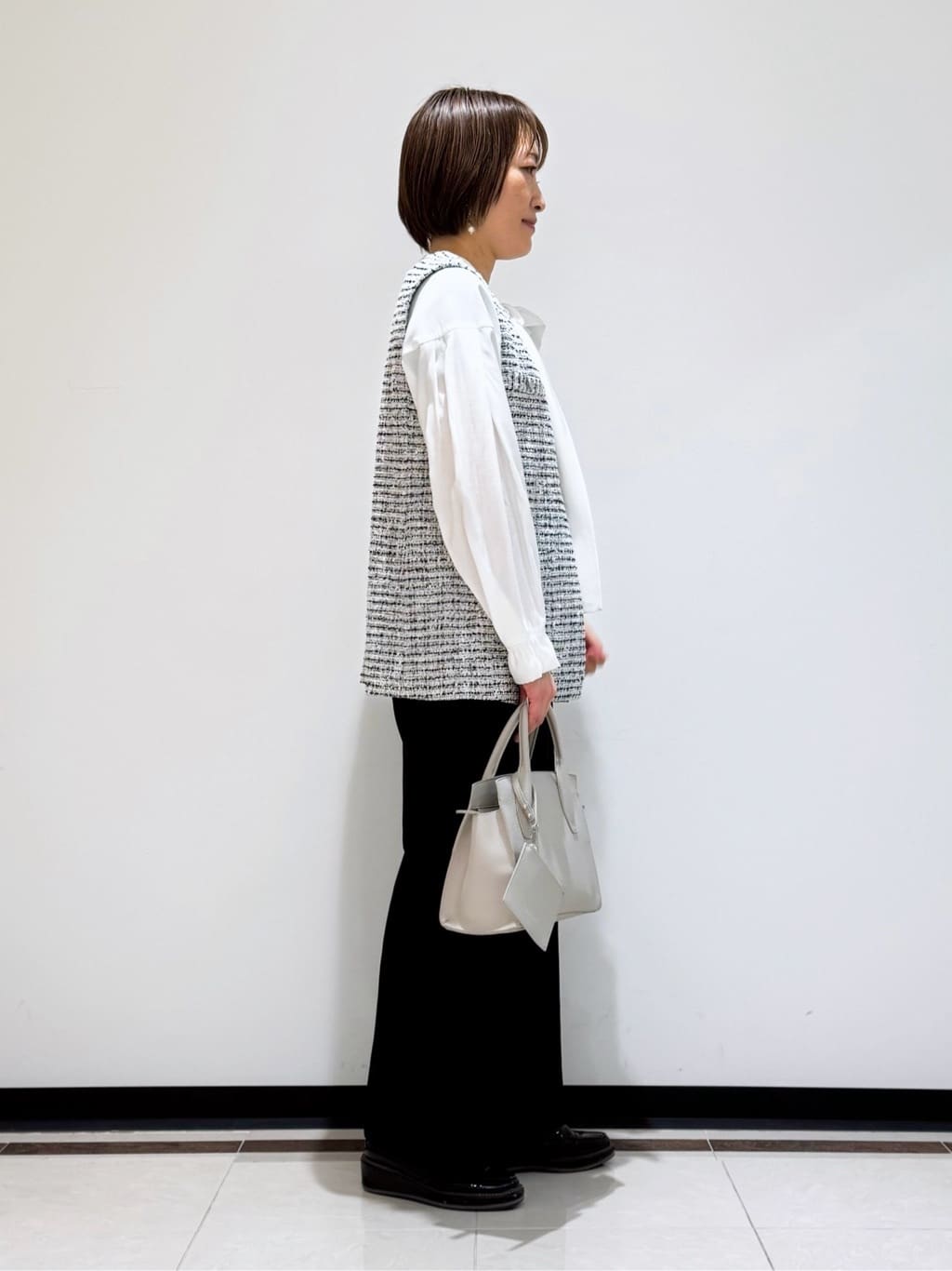 mikaさんの「INDIVI｜【洗える／UVケア／スーツ】ストレッチワイドパンツ」を使ったコーディネート