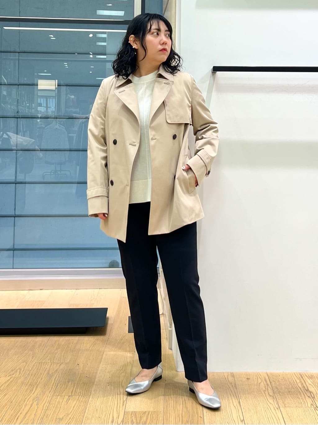 shimaさんの「INDIVI｜【撥水／UVケア】ミドル丈トレンチコート」を使ったコーディネート