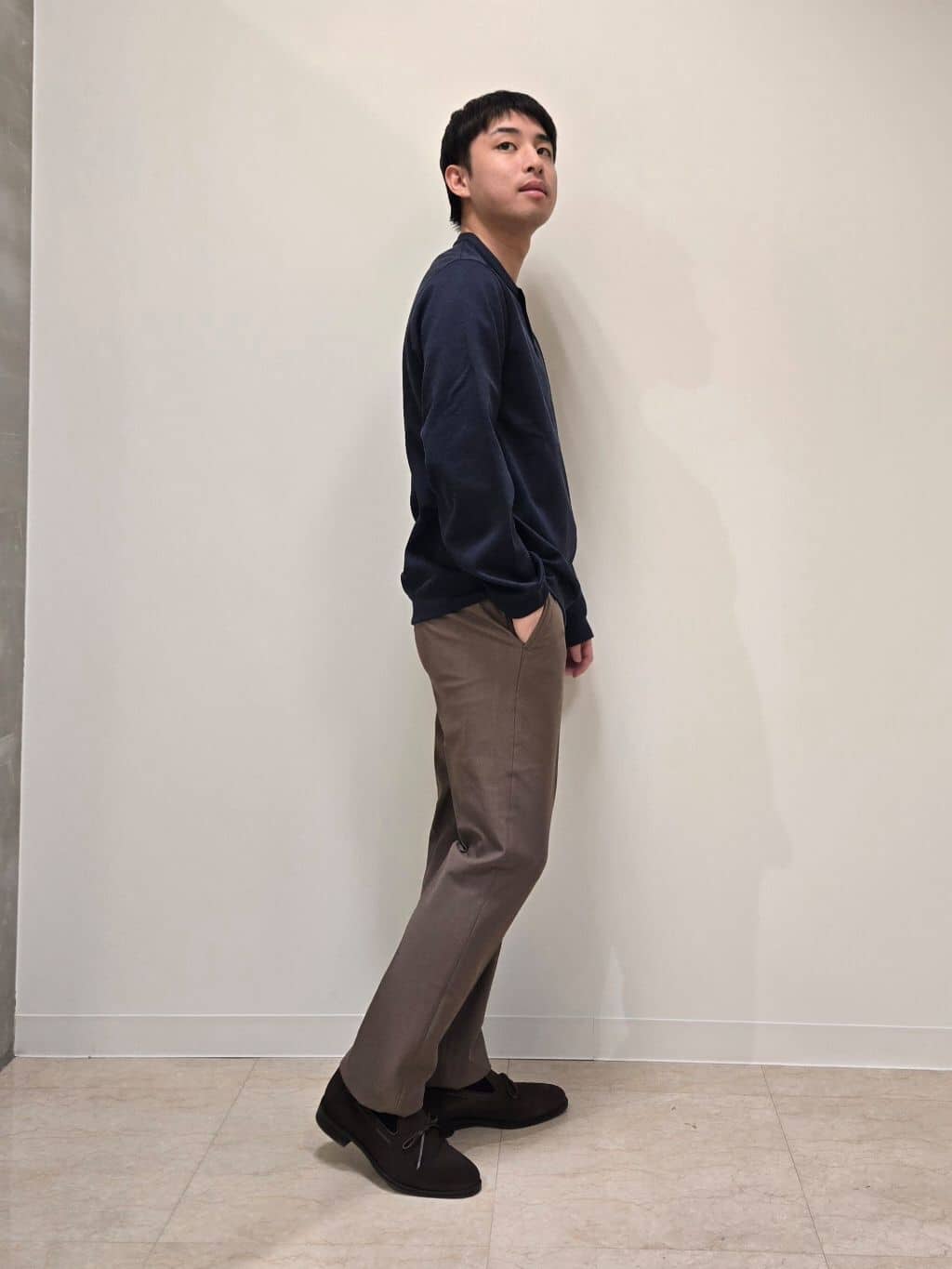 白木駆さんの「TAKEO KIKUCHI｜【360&deg;ストレッチ／セットアップ対応】None Of Stress パンツ」を使ったコーディネート
