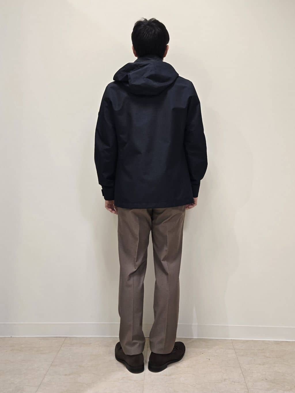白木駆さんの「TAKEO KIKUCHI｜【360&deg;ストレッチ／セットアップ対応】None Of Stress パンツ」を使ったコーディネート