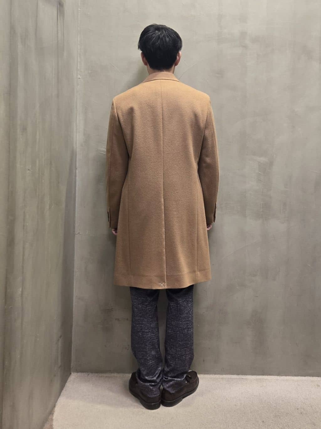 白木駆さんの「TAKEO KIKUCHI｜ウールカシミヤブレンド チェスターコート」を使ったコーディネート