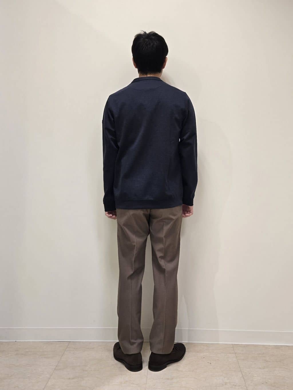 白木駆さんの「TAKEO KIKUCHI｜【360&deg;ストレッチ／セットアップ対応】None Of Stress パンツ」を使ったコーディネート