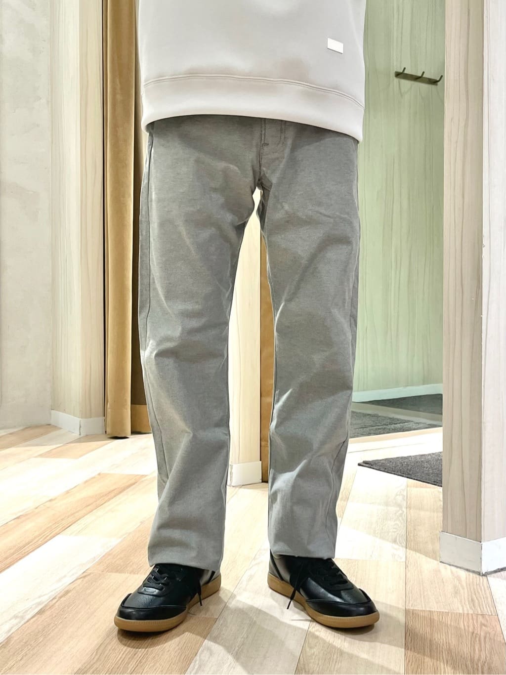 URAさんの「TAKEO KIKUCHI｜【Made in JAPAN】播州織 ストレッチ パンツ」を使ったコーディネート