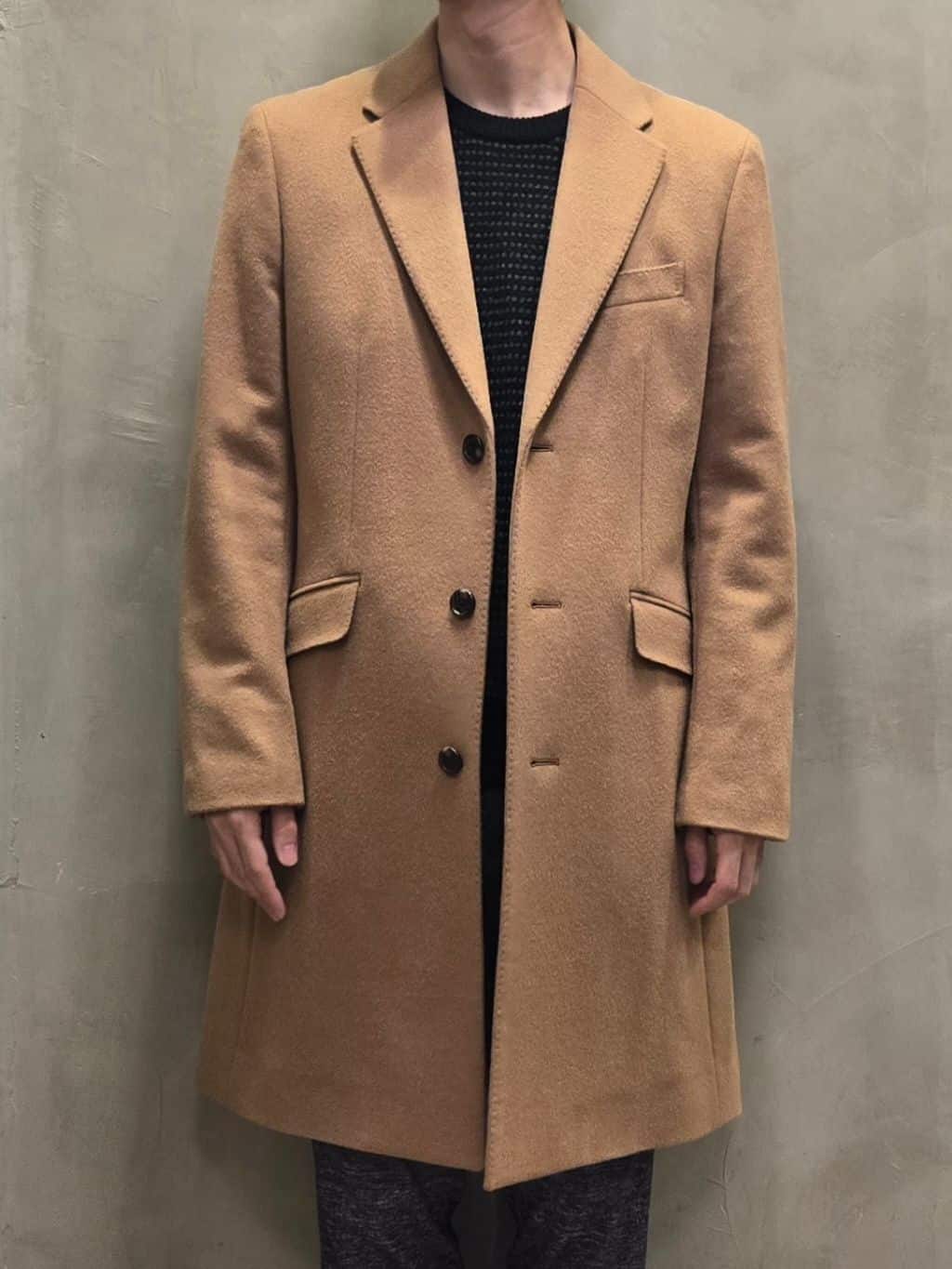 白木駆さんの「TAKEO KIKUCHI｜ウールカシミヤブレンド チェスターコート」を使ったコーディネート