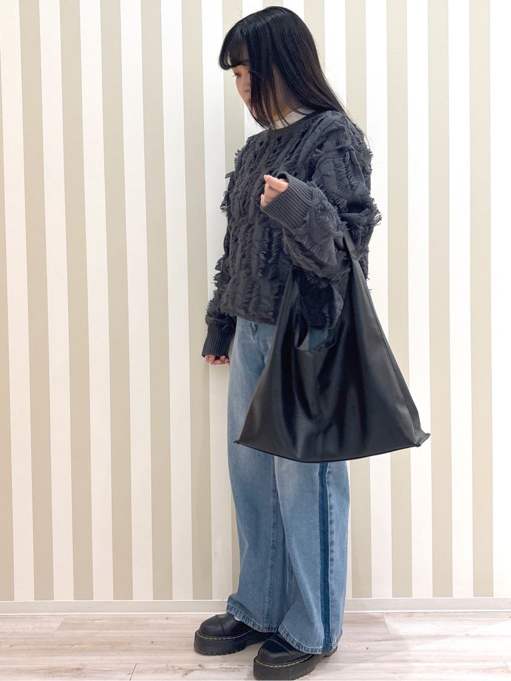まろんさんの「SHOO･LA･RUE｜◆【S-LL】一枚で主役級。フリンジが目を惹くゆるニット」を使ったコーディネート