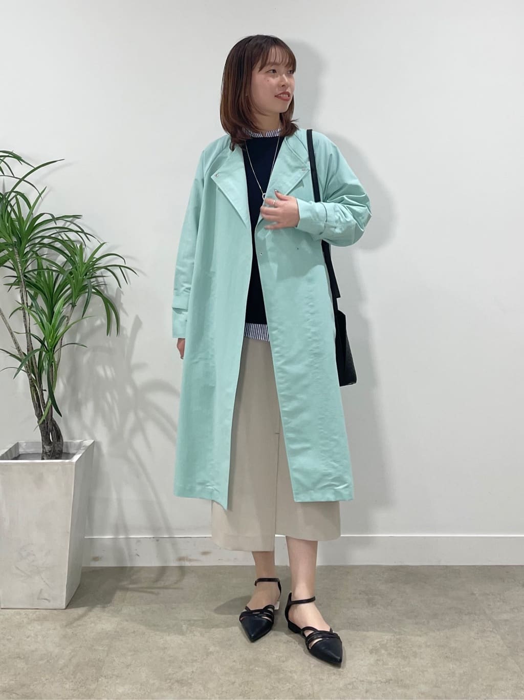 ねねさんの「INDIVI｜◆【撥水／UVケア／軽量】トレンチ風ロングコート」を使ったコーディネート