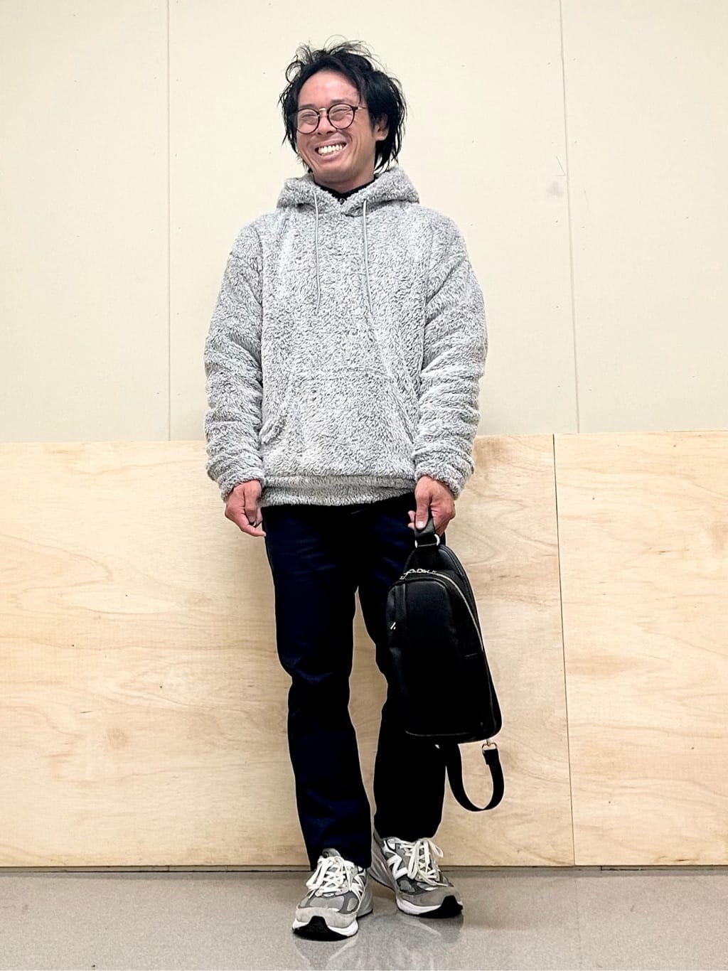 KENJI Iさんの「THE SHOP TK｜サフィアーノ切替えボディバック」を使ったコーディネート