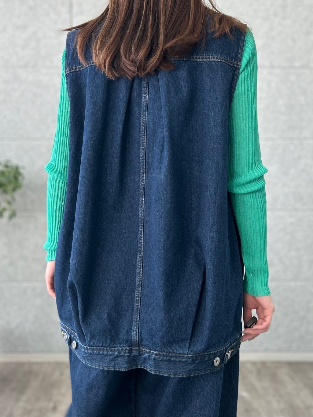 mitsukiさんの「INDIVI｜ハイウエストカーブデニム」を使ったコーディネート