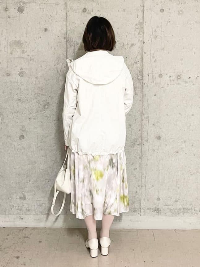 Misatoさんの「UNTITLED｜◆【後ろウエストゴム/花柄】ぼかしフラワー プリントスカート」を使ったコーディネート