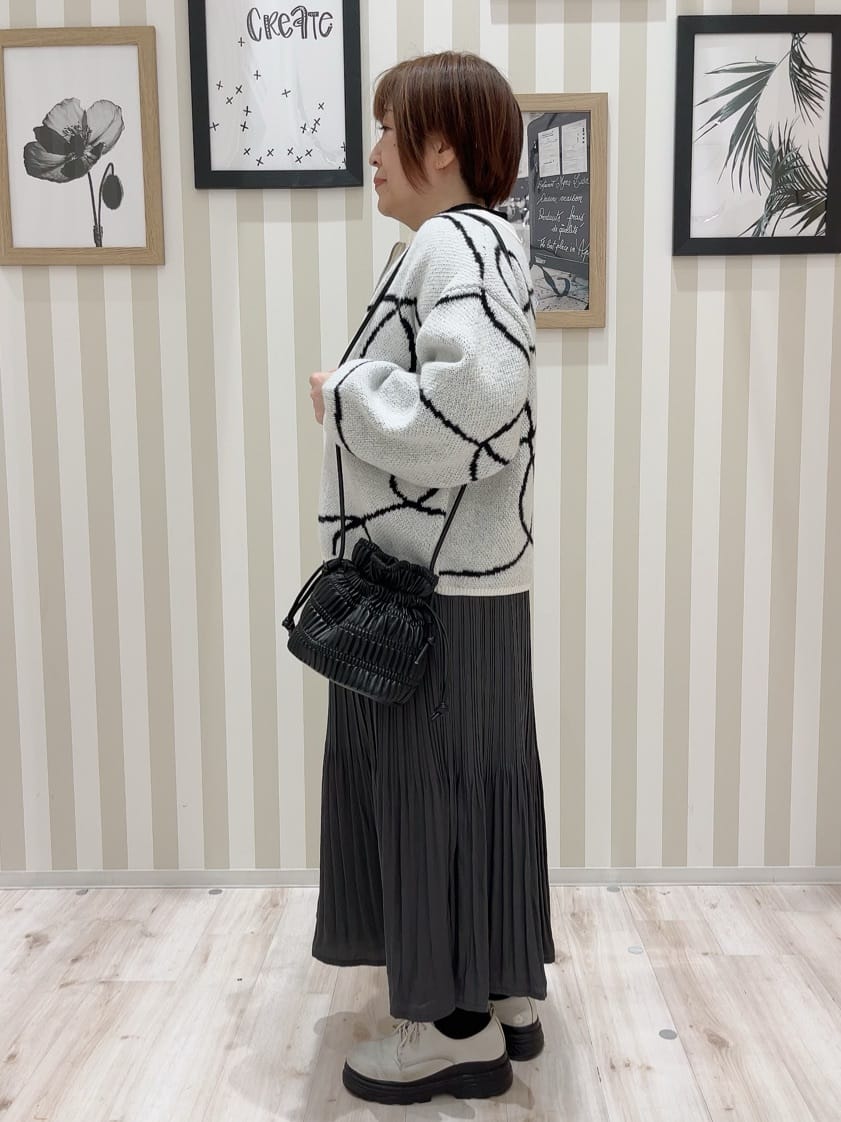 ma_miさんの「SHOO･LA･RUE｜◆【セレモニーにも】ひらりと揺れる上品シルエット サテンプリーツスカート」を使ったコーディネート